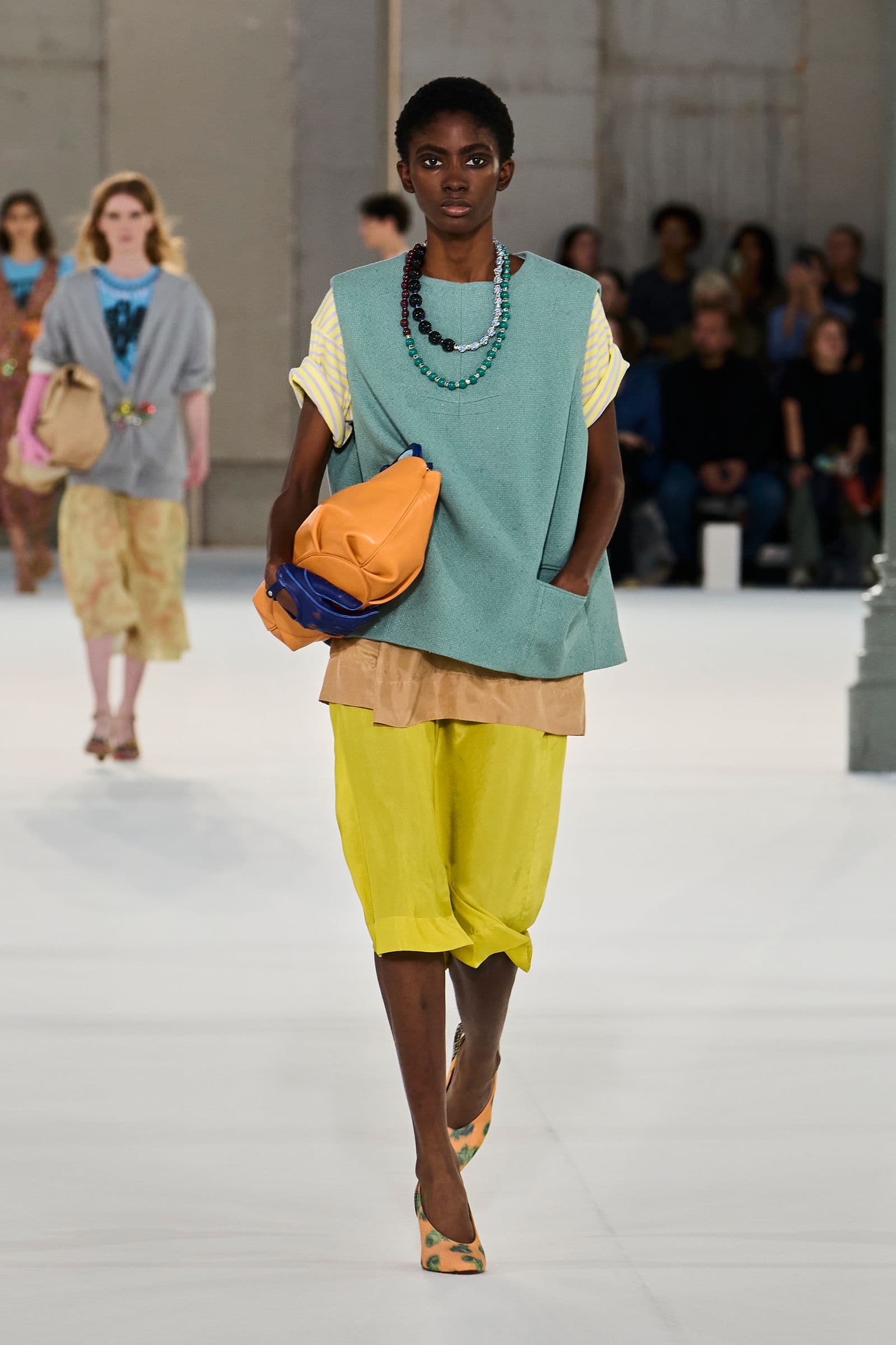 Look 15: teal top, striped sleeves, yellow shorts and orange bag